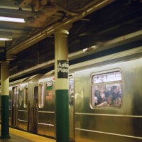NYCの地下鉄の写真です_古いですが味のある風景だと思います