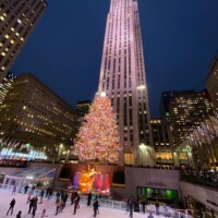 ロックフェラーセンターにある映画で有名なスケートリンクです