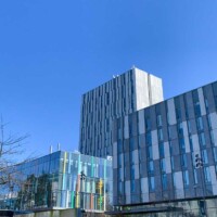 晴れの日のキャンパス