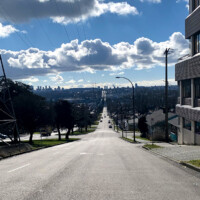 郊外の田舎道の写真