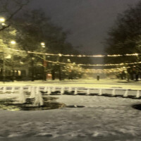 雪の降るキャンパス